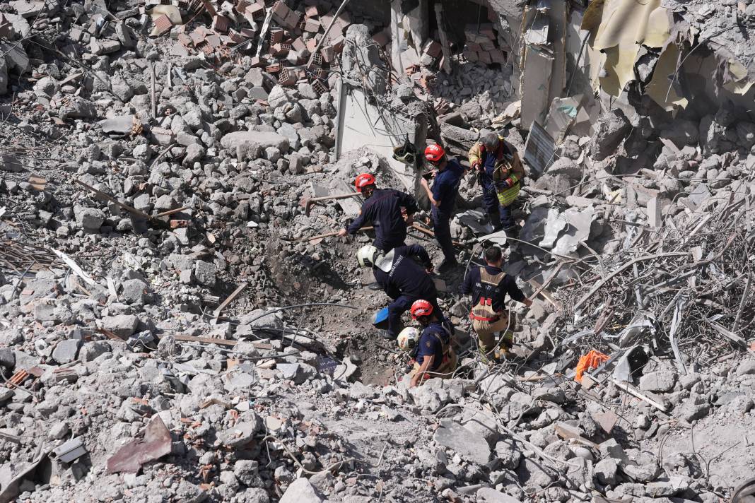 Ankara'da istinat duvarı çöktü. Bir işçi enkaz altında 7